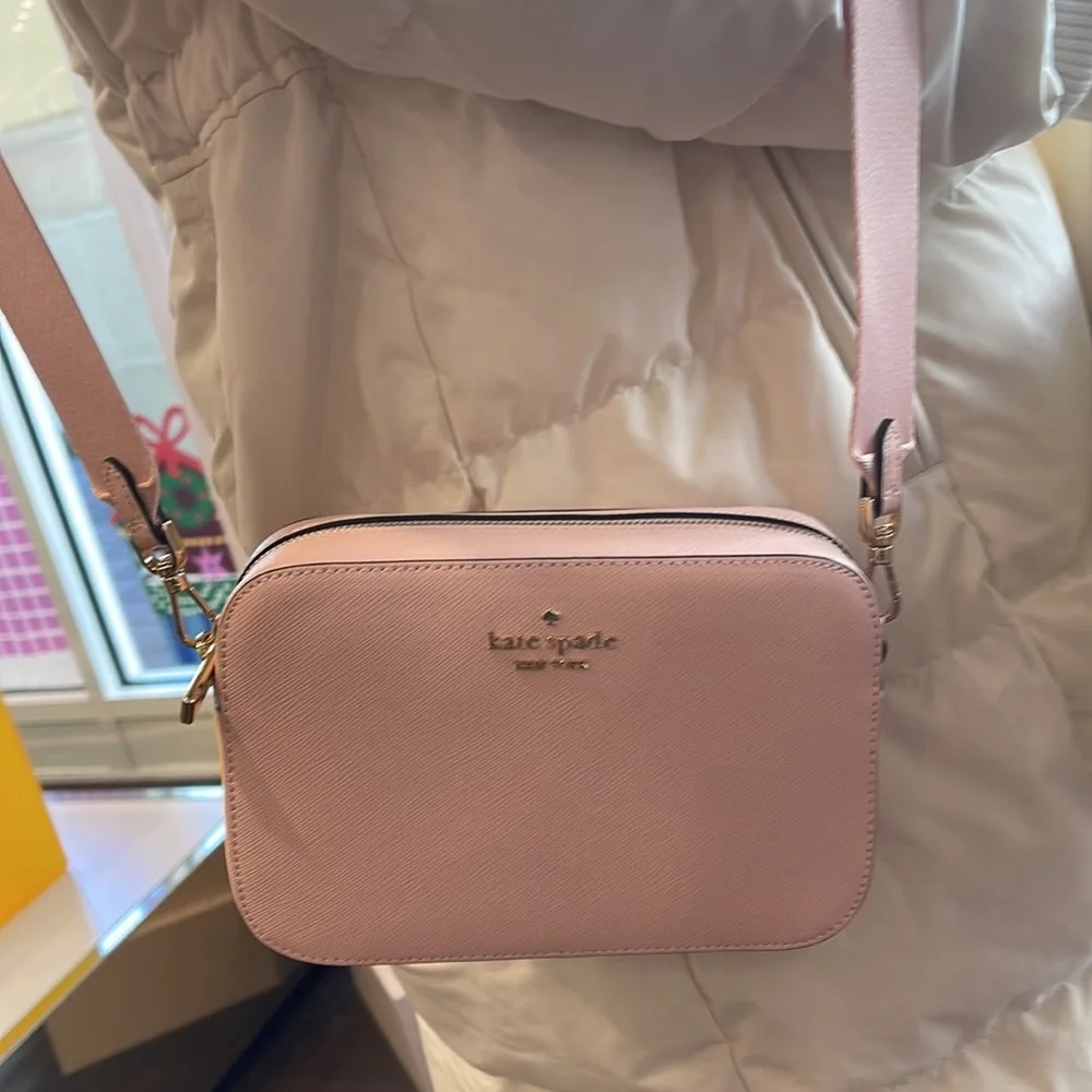 Kate Spade Madison Mini Camera Bag
COLOR:
Conch Pink
NWT - Picture 11 of 16